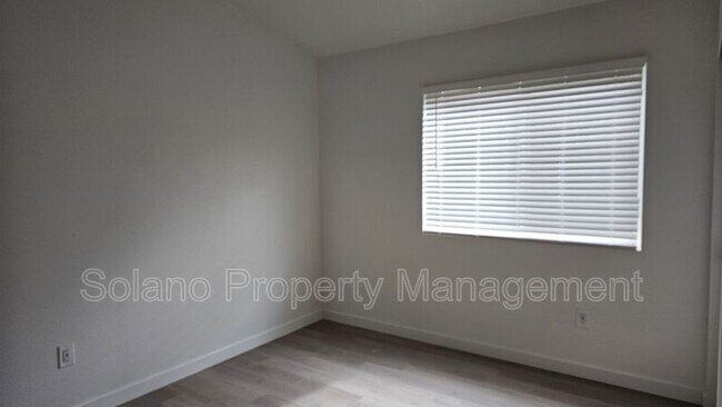 Building Photo - 376 Marna Dr