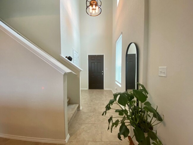 Building Photo - 3 Bedroom 2 1/2 bath Silver Canyon Subdivi...