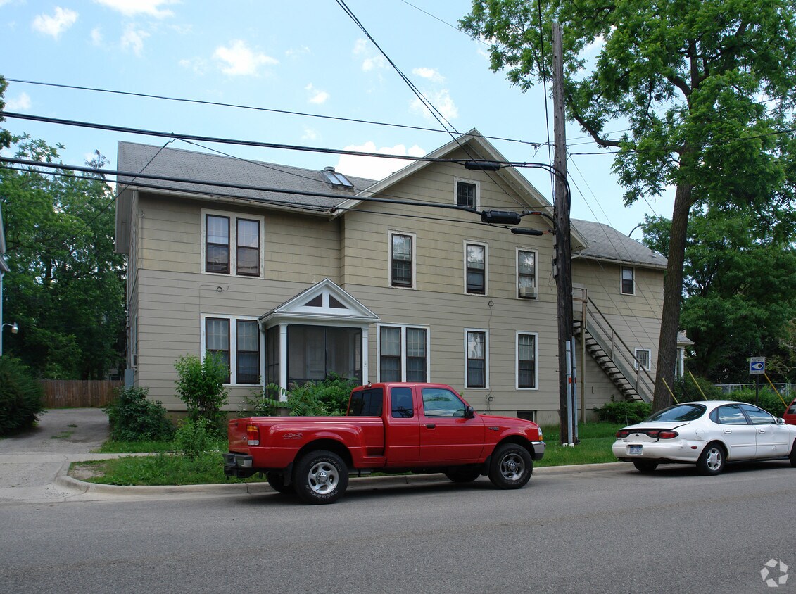 Building Photo - 801 E Huron St