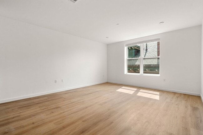 Building Photo - 34 Centre St