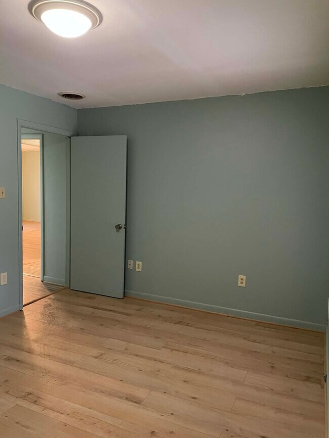 Foto del edificio - 1143 Lawrence Rd