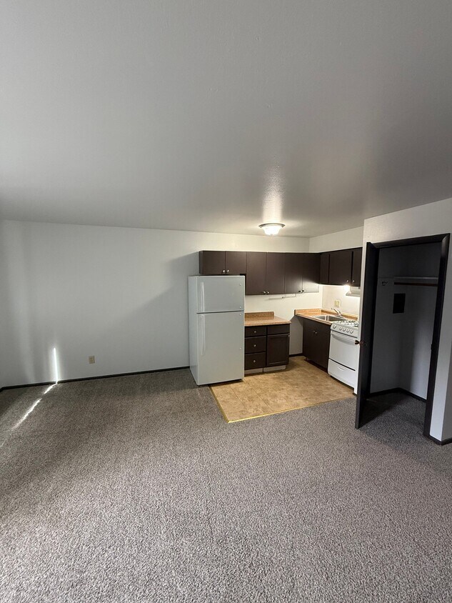 Foto del edificio - 2605 N Frederick Ave