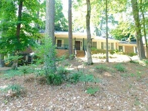 Building Photo - 2817 Thornridge Dr