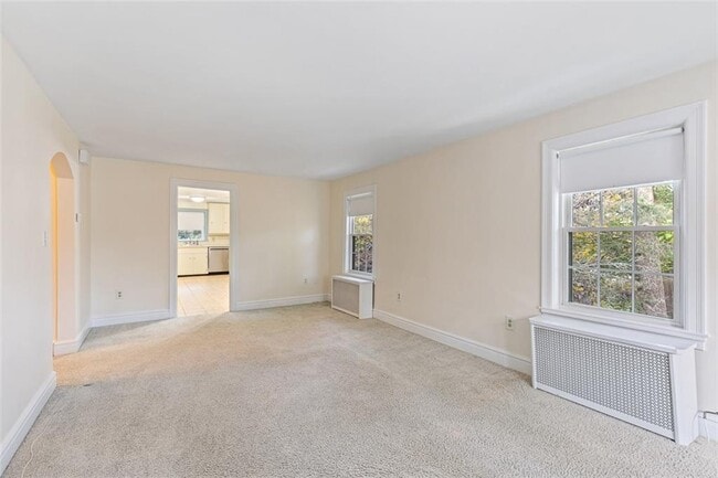 Building Photo - 4 Chase Ln