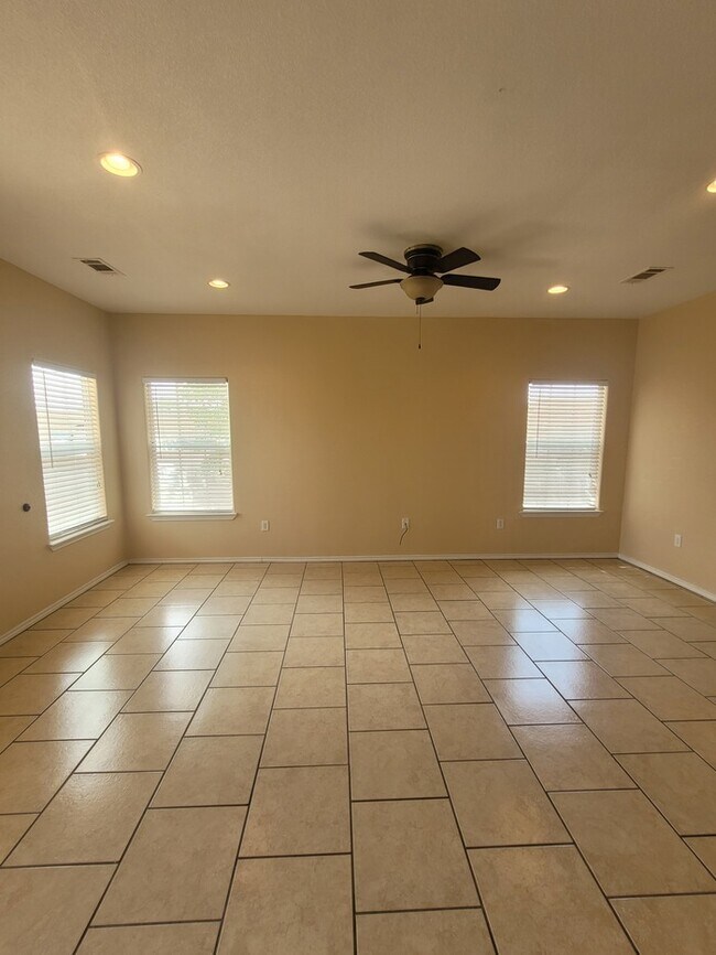 Foto del edificio - 1 bed 1 bath duplex unit