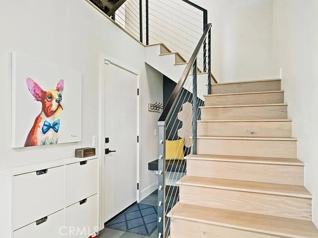 Building Photo - 811 N Detroit St