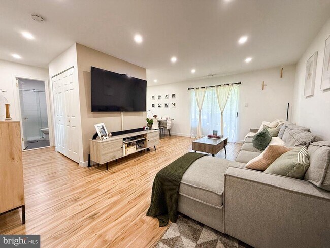 Foto del edificio - 3300 Johns Ct