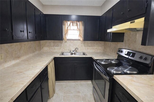 Building Photo - 19 Orange St