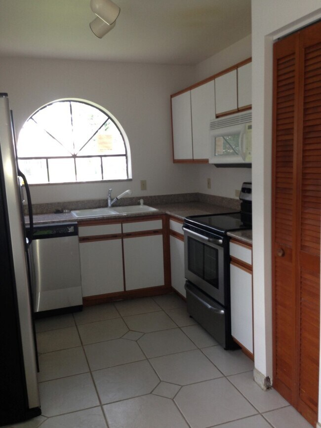 Foto del edificio - Beautifully Upgraded 3 BR Home in Hidden L...