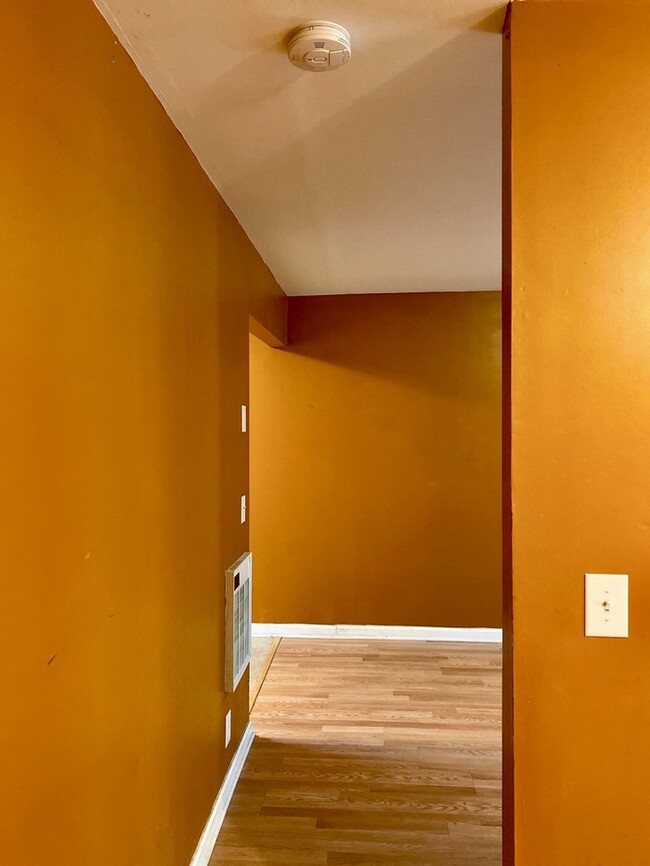 Building Photo - Affordable 1Br in the middle of Nashville!