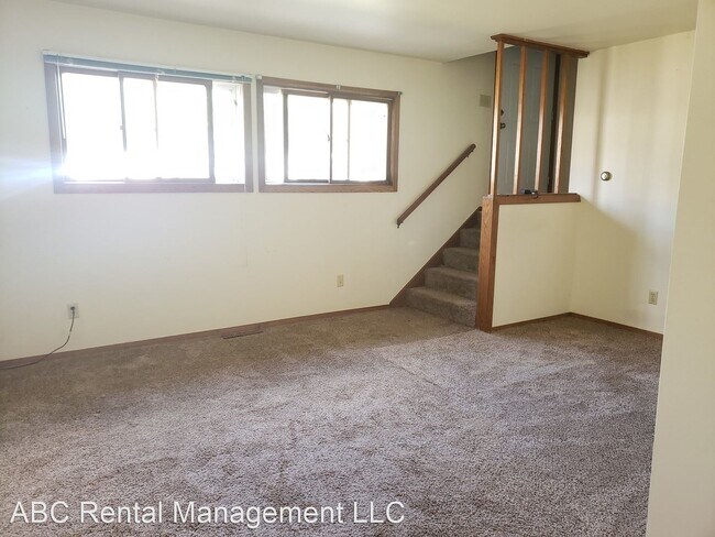 Foto del edificio - 748-750 Ridgeland Ave