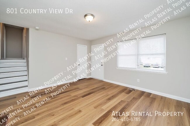 Building Photo - 801 Country View Dr NE