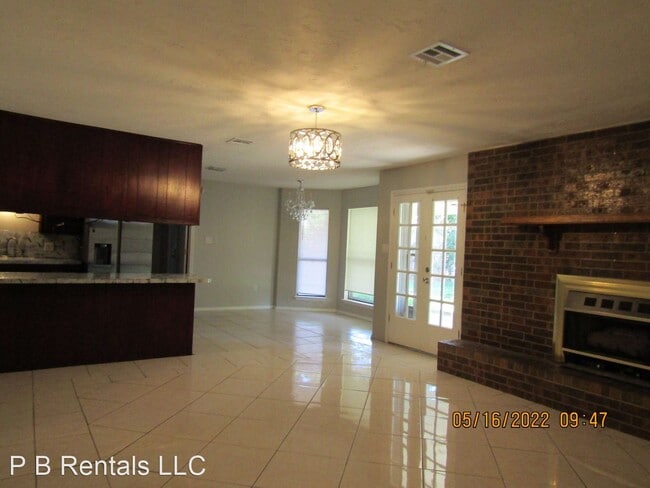 Building Photo - 4 br, 2.5 bath House - 7913 NW Mickelgate ...