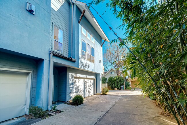 Building Photo - 4308 Lillian St