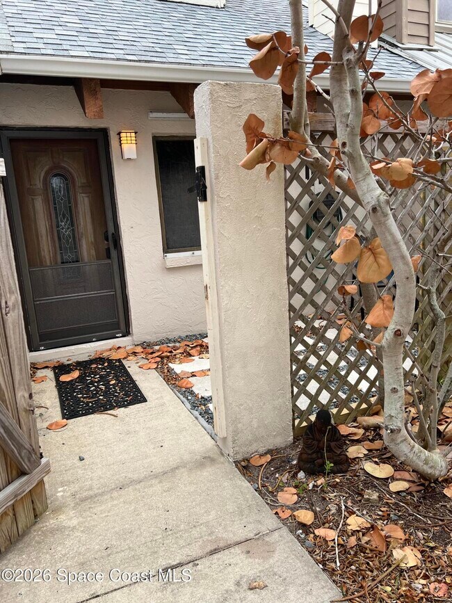 Building Photo - 8154 Ridgewood Ave