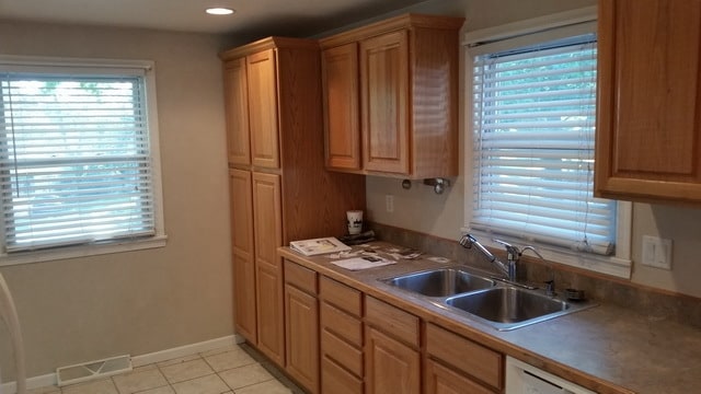Building Photo - 4 bedroom, 2 bath east side home with upda...