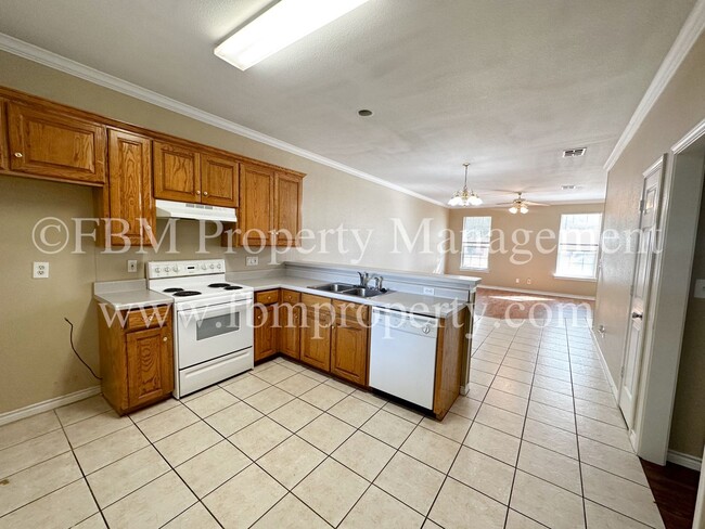 Building Photo - 708 Biloxi Dr