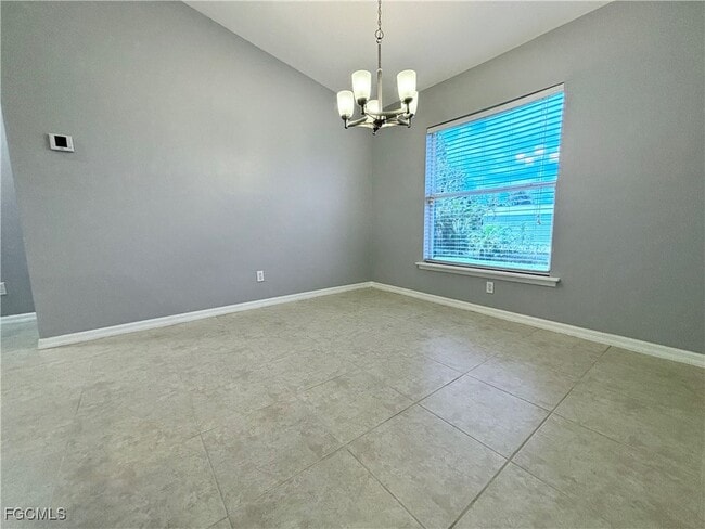 Building Photo - 824 Unger Ave