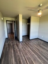 Building Photo - 226 E Greenfield Ln