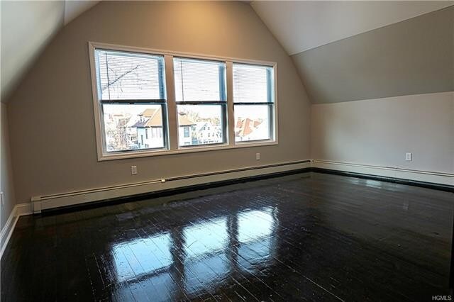 Foto del edificio - 3 bedroom in New Rochelle NY 10801