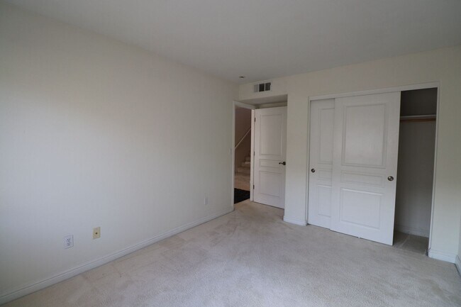 Foto del edificio - Great Shared Space For Rent