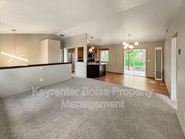 Building Photo - 5000 S Deselm Way