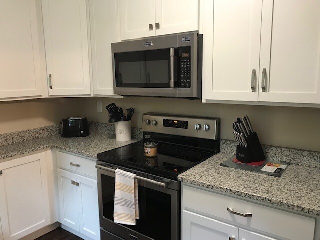 Oven/microwave - 2105 Friley Rd