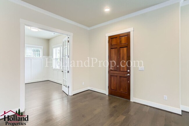 Building Photo - Stunning 4-Bedroom, 2.5-Bathroom Two-Story...