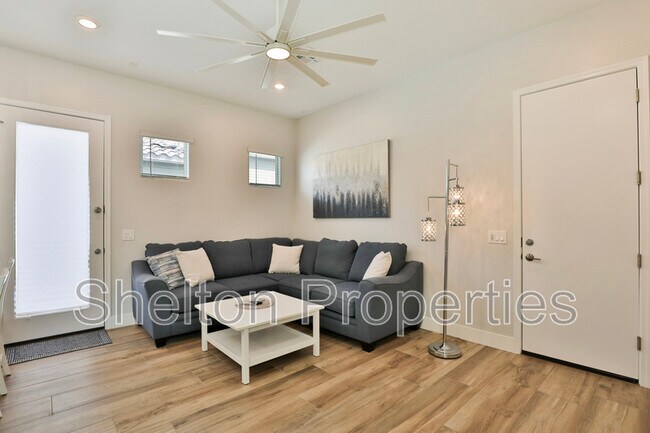 Building Photo - 21687 E Arroyo Verde Dr