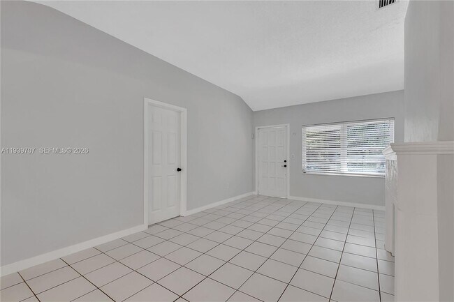 Foto del edificio - 2327 SW 22nd Terrace