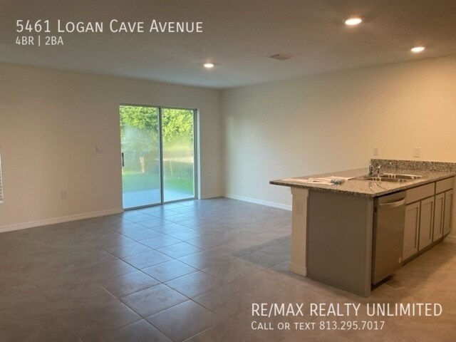 Foto del edificio - 5461 Logan Cave Avenue Wimauma FL 33598