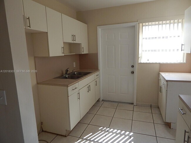 Foto del edificio - 3671 SW 24th St