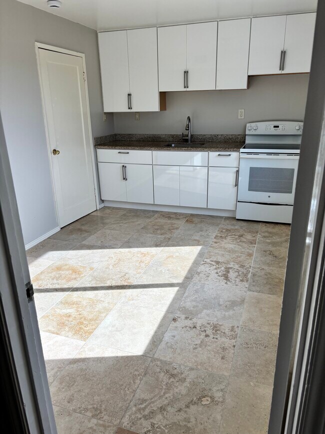 Cocina - 6742 Snowdon Ave