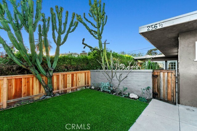 Building Photo - 256 Avenida Madrid