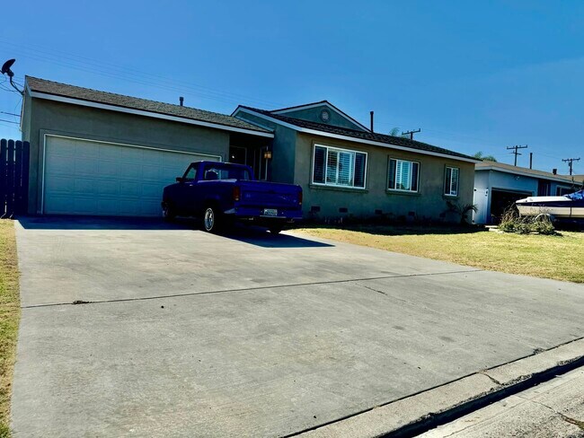 Building Photo - 227 N Aladdin Dr