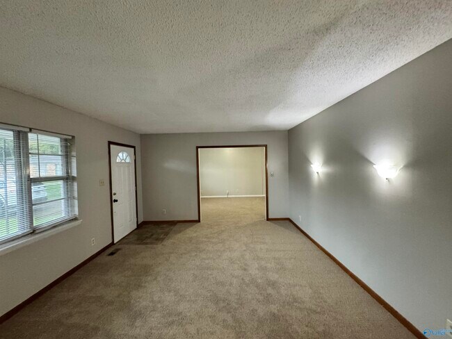 Foto del edificio - 3812 Melody Cir NE