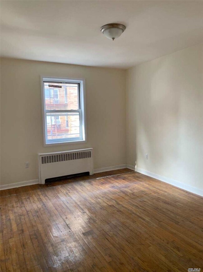 Foto del edificio - 1619-19 Mulford Ave