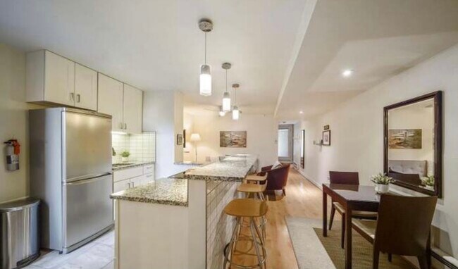 Foto del edificio - 1013 Otis Pl NW