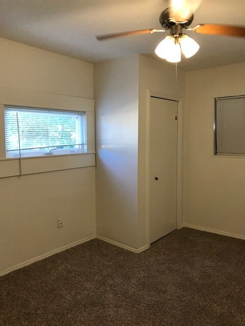 1011 Bedroom 2 - 1011 7th St
