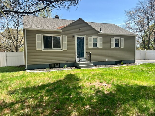 Foto del edificio - Single Family Ranch for Rent In Sixteen Ac...