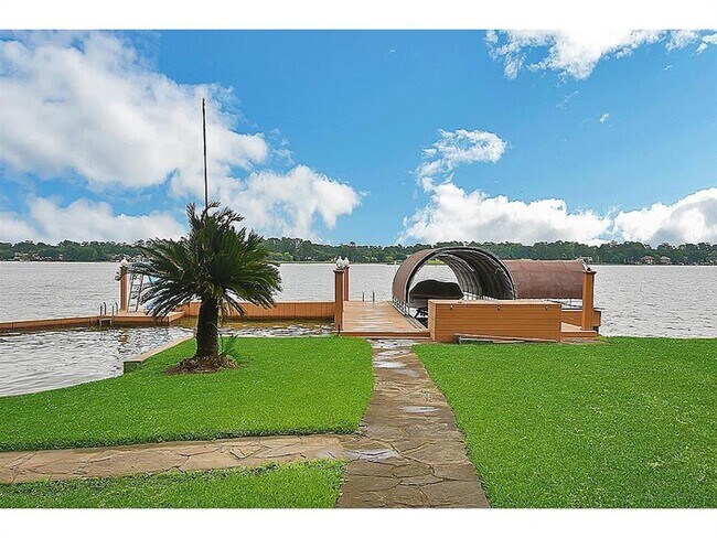 Foto del edificio - 2 Strawberry Ln