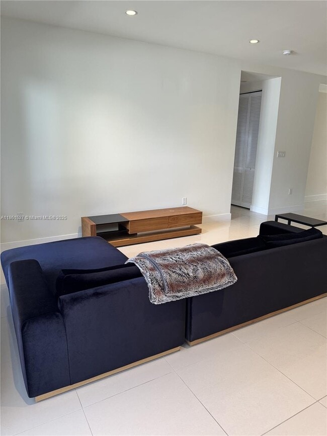 Foto del edificio - 6310 NW 103rd Pl