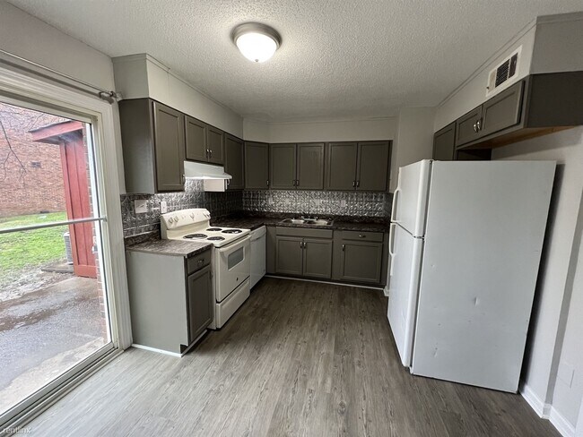 Building Photo - 2 br, 1.5 bath House - 1843 Merritt Dr Apt...