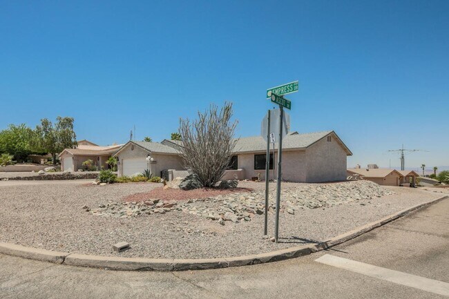 Foto del edificio - Unfurnished Long Term House! Price Adjustm...