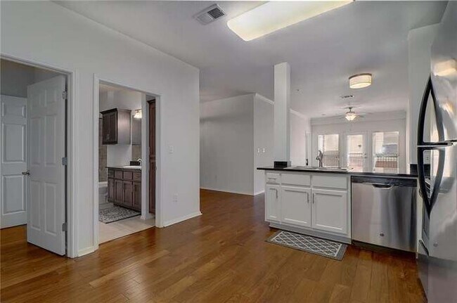 Foto del edificio - 910 W 25th St