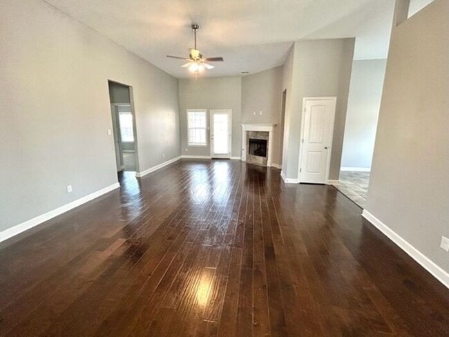 Building Photo - Available Now! Now Leasing a Spacious 4- B...