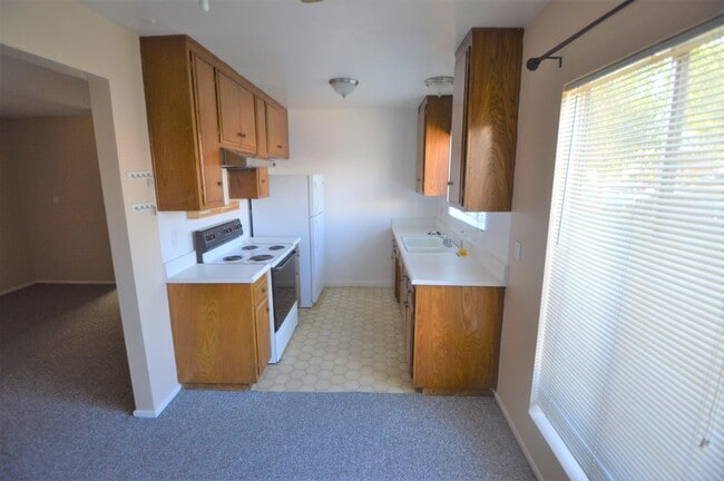 Building Photo - 360 Freeman Ave