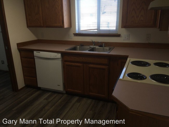 Building Photo - 2 br, 1.5 bath House - 1320 Lakeside Drive