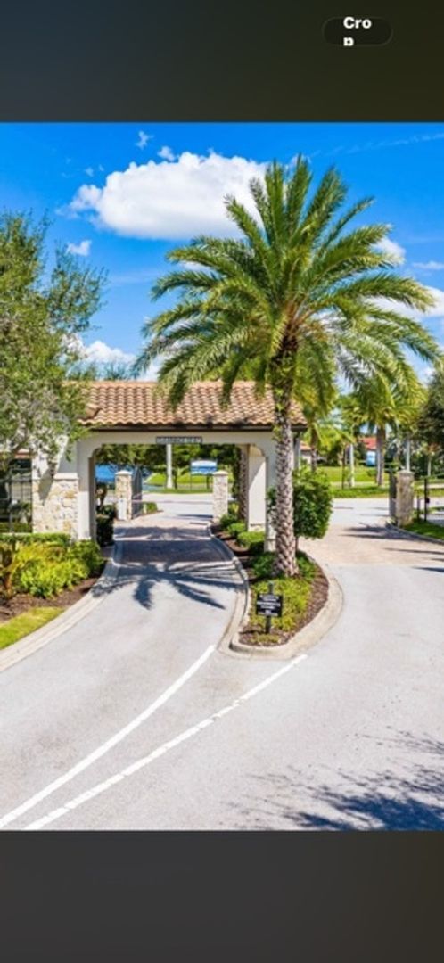 Foto del edificio - 229 Vinadio Blvd