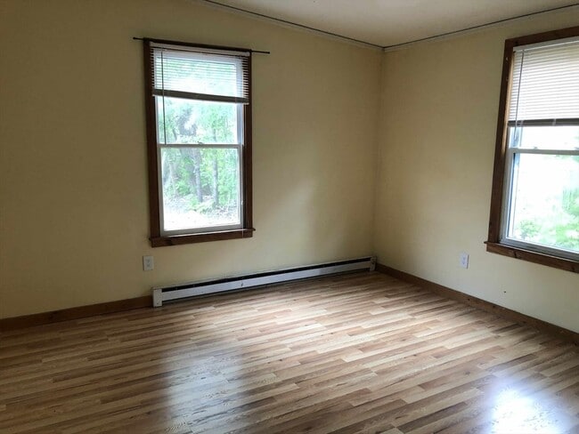 Building Photo - 711 Main St